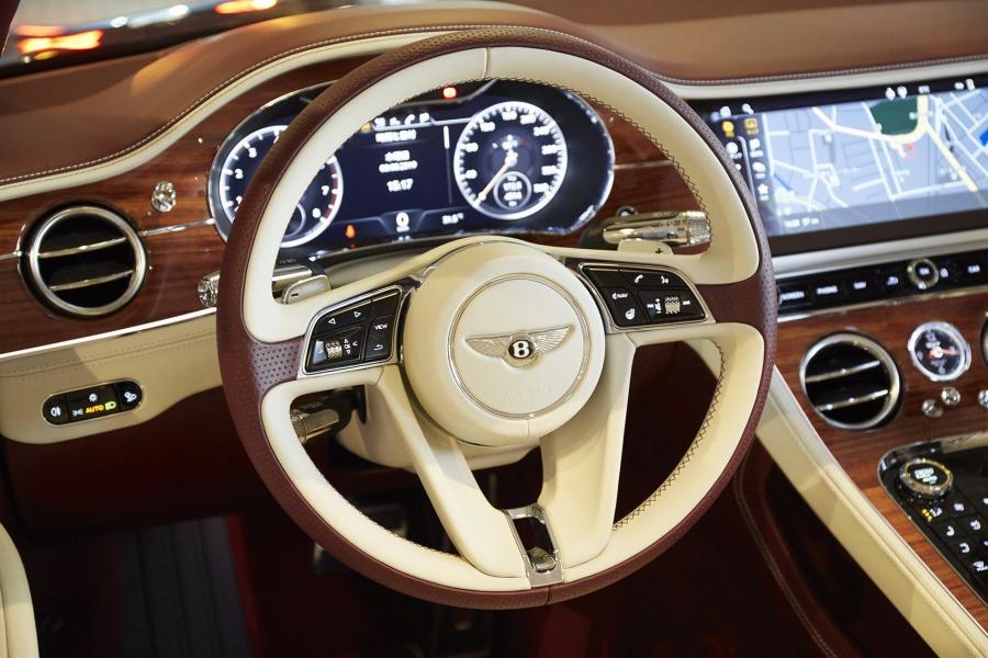 Панель приборов Bentley Continental GT Convertible 2019 года  (JP) (фото 2 из 18)